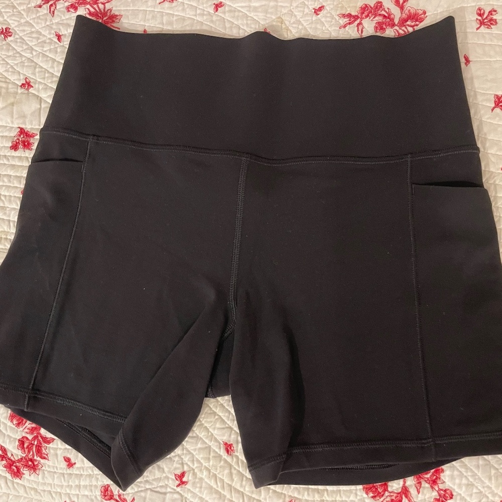 Athlete 5" Salutation Stash Pocket Short